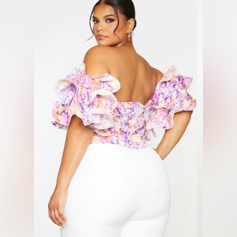 PrettyLittleThing- PLUS LILAC FLORAL PRINT PUFF SLEEVE BARDOT CROP TOP (16) - Picture 2 of 13